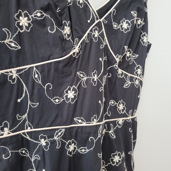 🔅Mica Black Embroidered  Floral V Neck Dress Sz10 - Picture 6 of 11